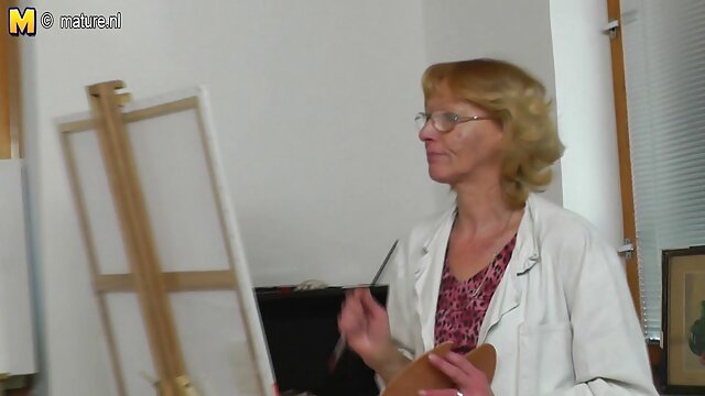 Nuostabus :  Violetinė mergina žiauriai daužosi prie tos žirgyno Suaugusiųjų video 