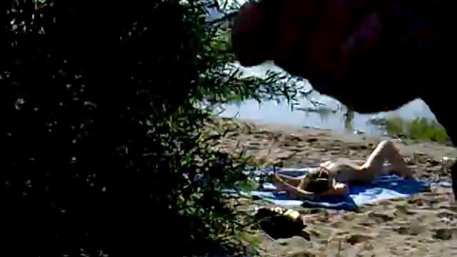 Nuostabus :  Šviesiaplaukė paima pinigus iš bosės už lesbietišką seksą Suaugusiųjų video 