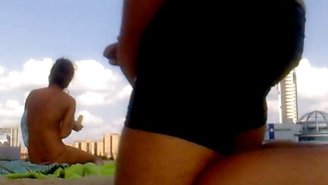 Nuostabus :  Patėvis virtuvėje tranko karštą podukrą Suaugusiųjų video 