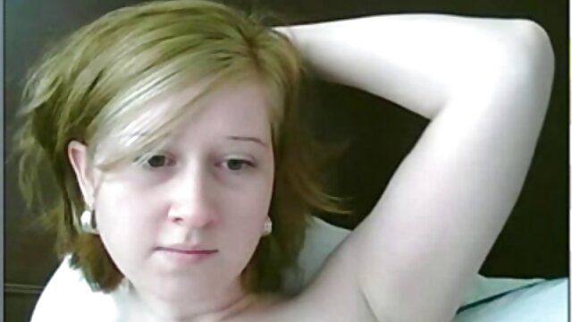 Nuostabus :  Merginos lesbietės naudoja mėlyną dildę, kad pradžiugintų susijaudinusias pūlingas Suaugusiųjų video 