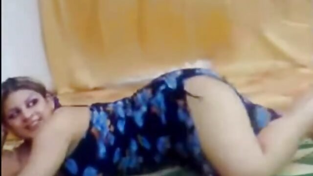 Nuostabus :  Latina bomba su dideliais papais, kuriuos subrendęs smeigė išgręžė į užpakalį Suaugusiųjų video 