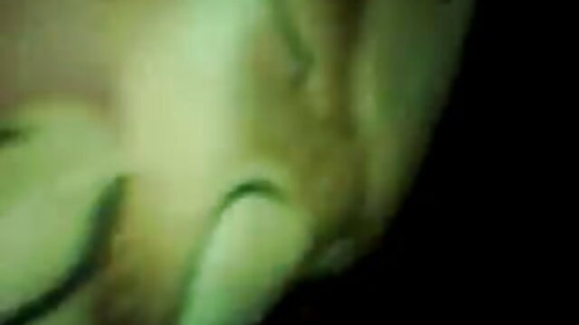 Nuostabus :  Subrendęs vaikinas suteikia liesai šviesiaplaukei analinį dilgčiojimą, kurio ji nusipelnė Suaugusiųjų video 