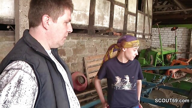 Nuostabus :  Visiškai natūrali brunetė mėgsta būti apkamšyta iš nugaros Suaugusiųjų video 