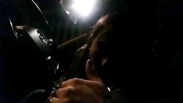 Nuostabus :  Juodmedžio mažutė nesijaučia drovus darydama tai vyro akivaizdoje Suaugusiųjų video 